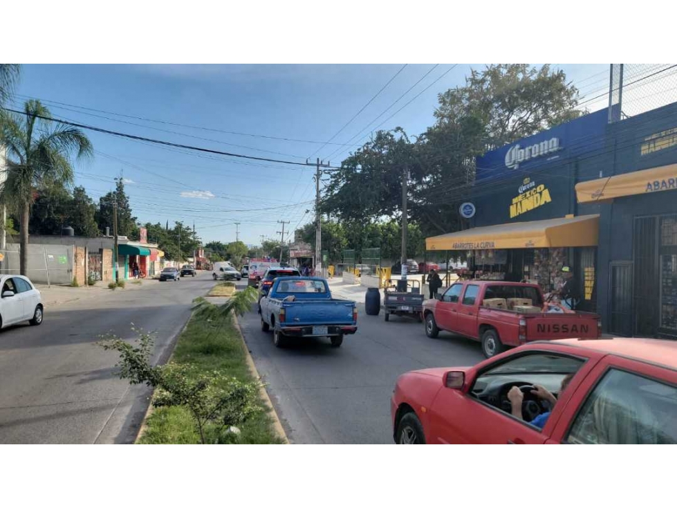Terreno de 400 m² en renta sobre Av. Juan de la Barrera - 4