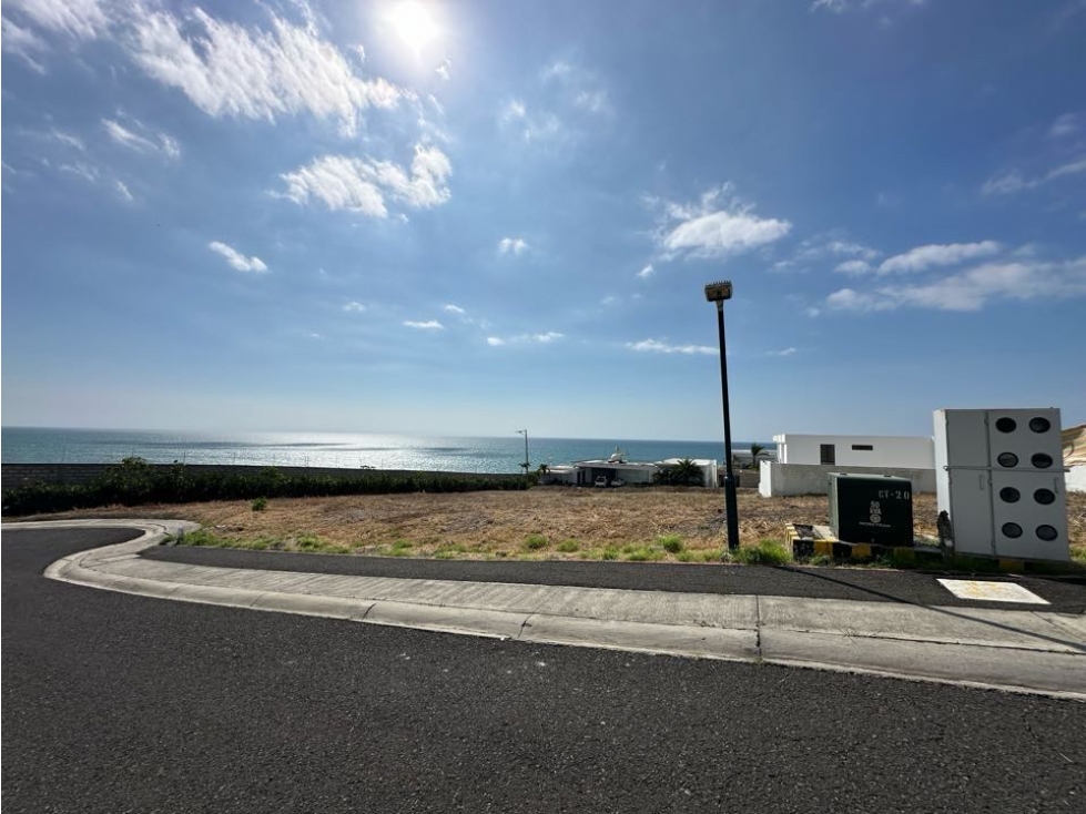 TERRENO DE 445.95 M2 EN VENTA, URB MARINA BLUE, MANTA - 1