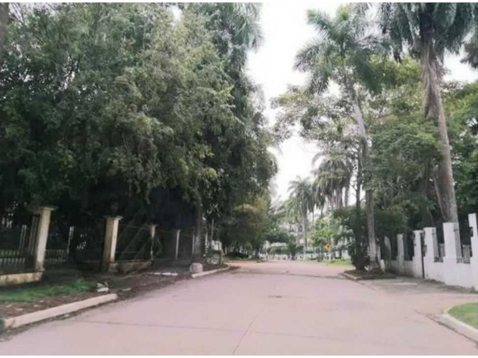 TERRENO EN ALTOS DE CURUNDÚ CIUDAD DE PANAMÁ 300 M2 - 3