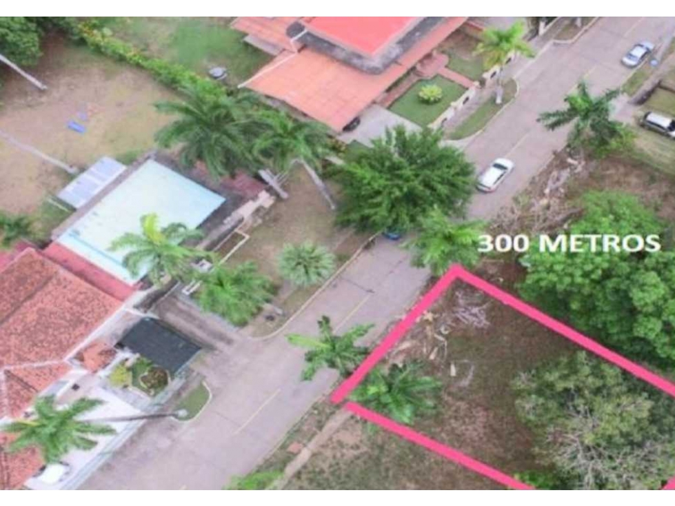 TERRENO EN ALTOS DE CURUNDÚ CIUDAD DE PANAMÁ 300 M2 - 4