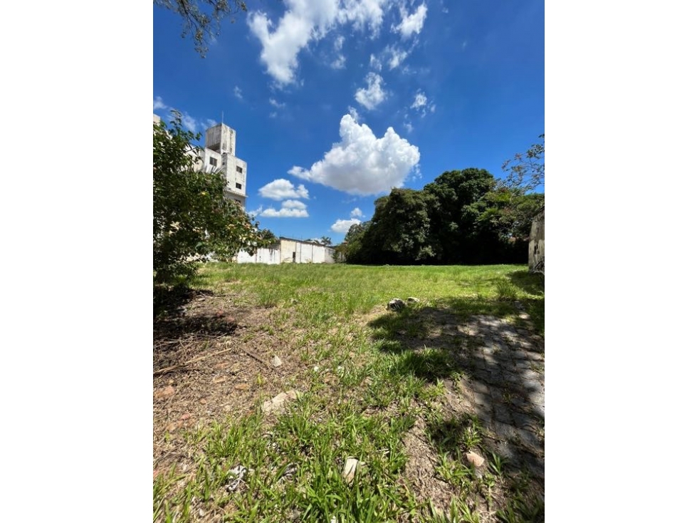 Terreno en barrio Jara- 1200m2(30x40). Inmejorable cuadra de empedrado - 2
