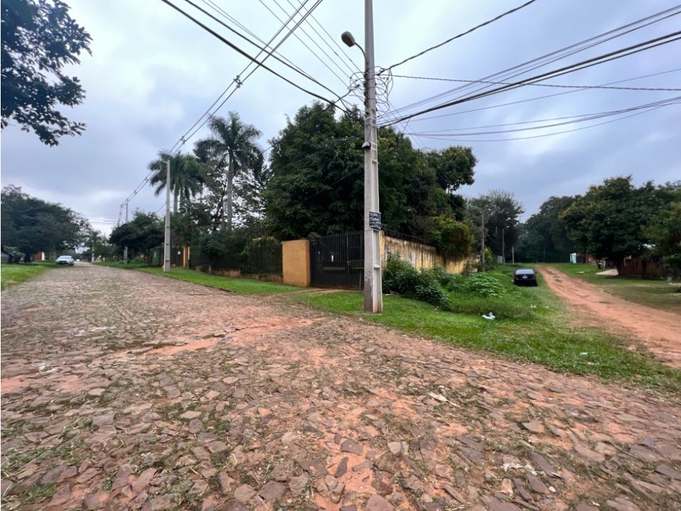 Terreno en esquina de 2775m2 muy buen precio - Ref. Ruta Luque Areguá - 1
