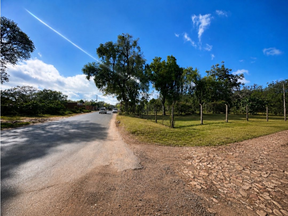 Terreno en esquina en Luque 1570m2 - zona Rakiura y Villa Sofia - 1
