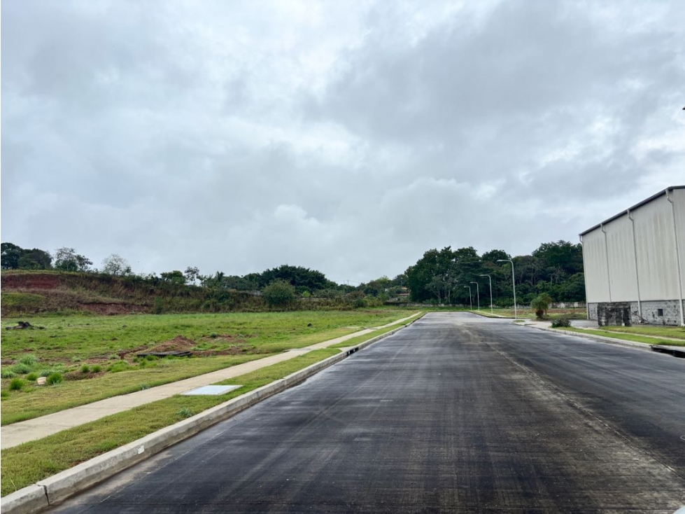 TERRENO EN PARQUE INDUSTRIAL / TOCUMEN STORAGE COMPLEX / 2,500 M2 - 3