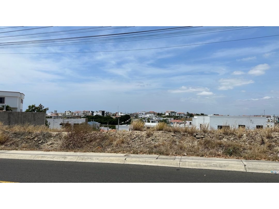 TERRENO EN URBANIZACIÓN ALTOS DE MANTA BEACH, SUR DE MANTA - 2