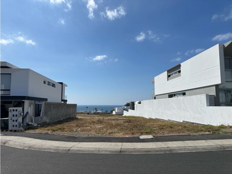 TERRENO EN URBANIZACIÓN MARINA BLUE, SUR DE MANTA - 1