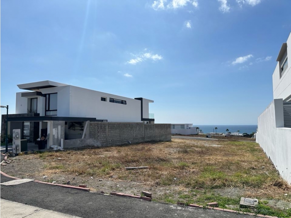 TERRENO EN URBANIZACIÓN MARINA BLUE, SUR DE MANTA - 3