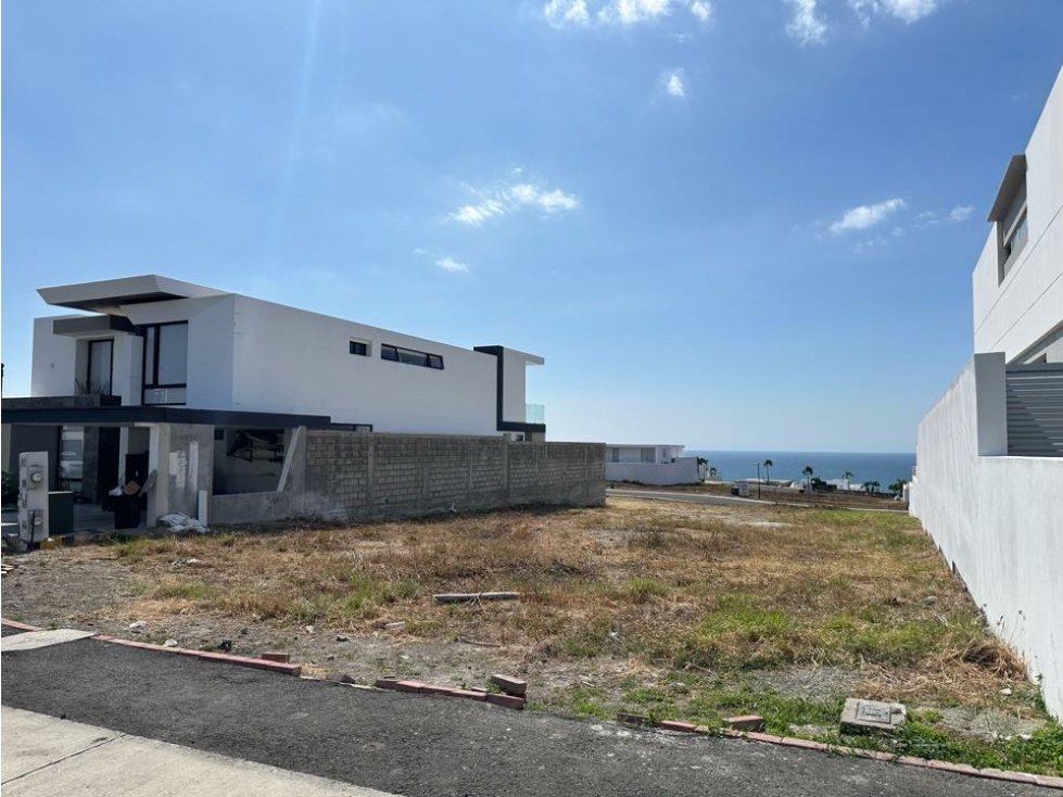 TERRENO EN URBANIZACIÓN MARINA BLUE, SUR DE MANTA - 4
