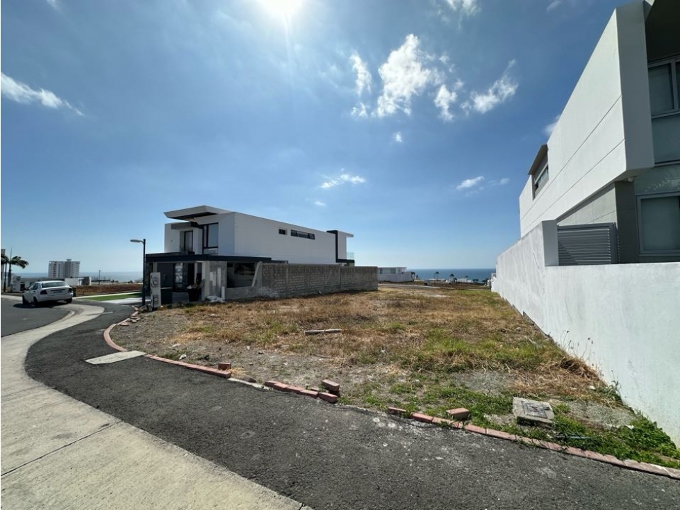 TERRENO EN URBANIZACIÓN MARINA BLUE, SUR DE MANTA - 6