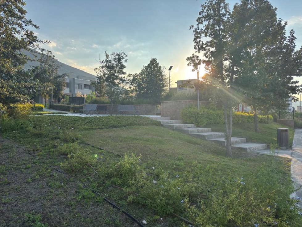 Terreno en venta junto a parque Montecinos Residencial Cumbres Garcia - 2