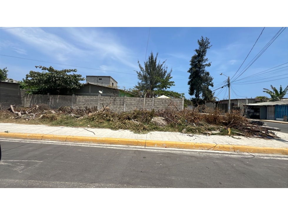 Terreno Esquinero 250 m2 Santa Paula - 1