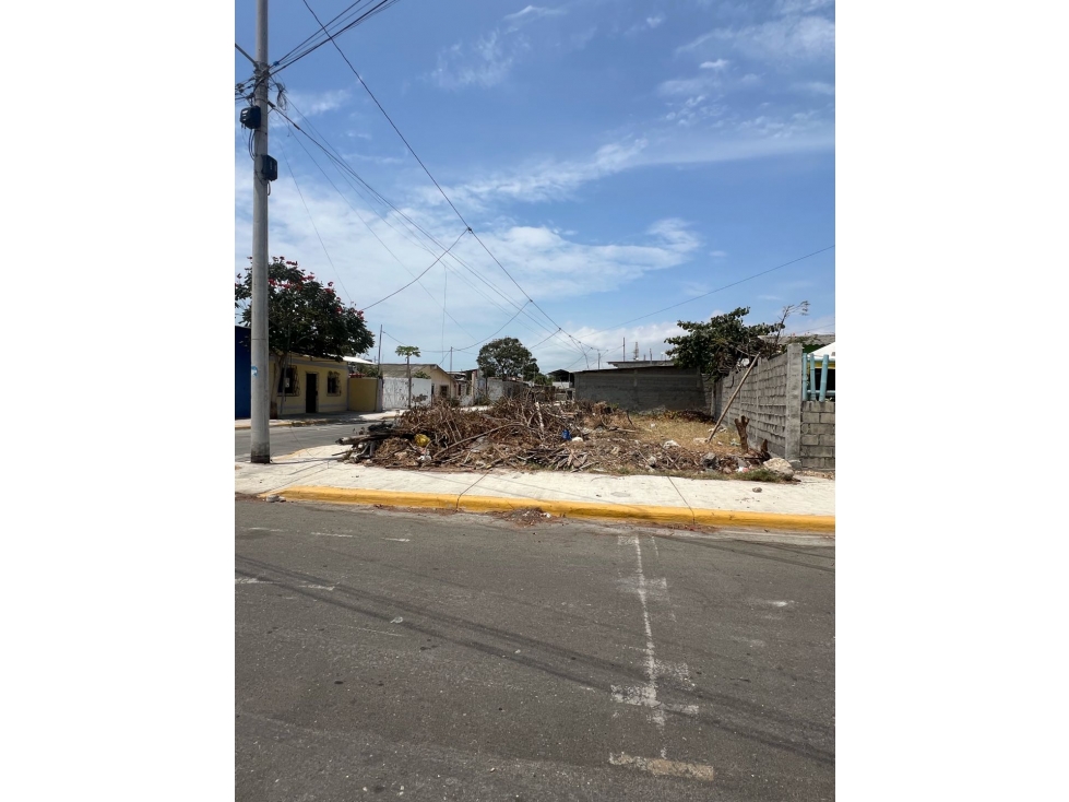 Terreno Esquinero 250 m2 Santa Paula - 2