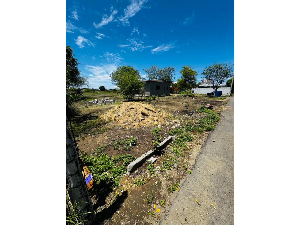 Terreno esquinero en Brisas de Ballenita - 1