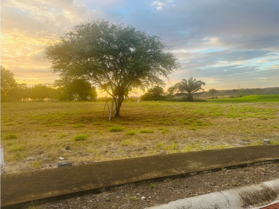 Terreno plano de venta en Urb. Montecristi Golf Club-Manabí.