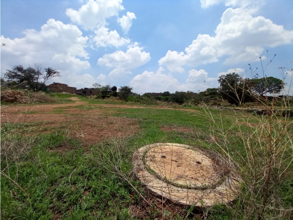 Terrenos en Tlaquepaque junto a parques de la victoria 6x20.5 - 4