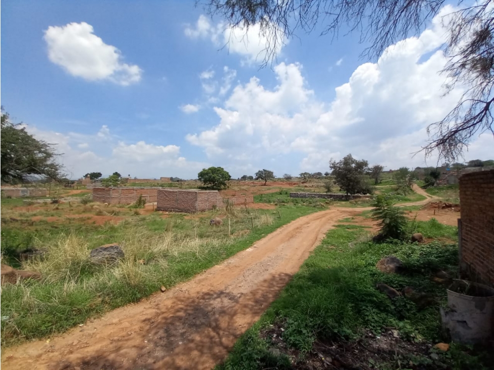 Terrenos en Tlaquepaque junto a parques de la victoria 6x20.5 - 3