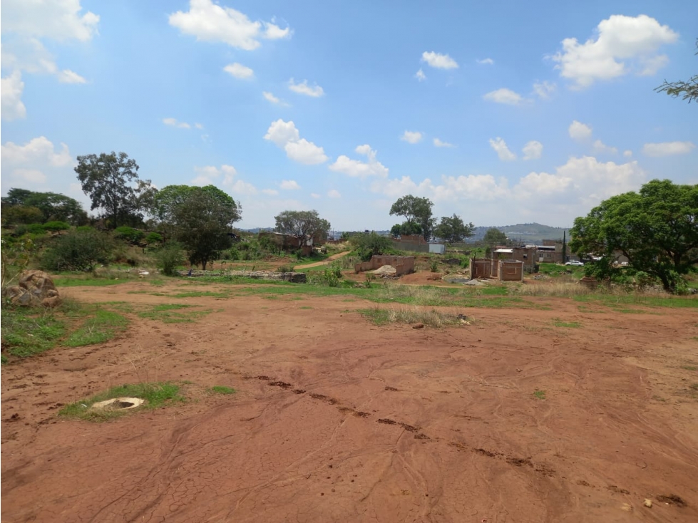 Terrenos en Tlaquepaque junto a parques de la victoria 6x20.5 - 6