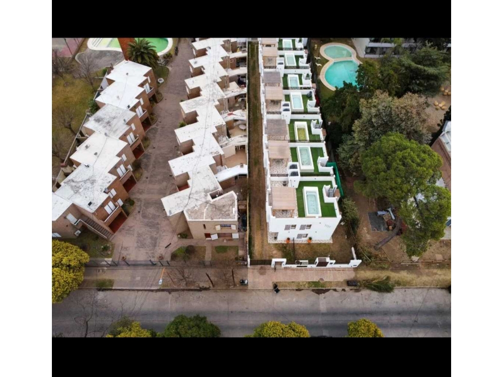 Triplex en complejo ubicado en Barrio Santa Rita, a metros del.lago — foto 2