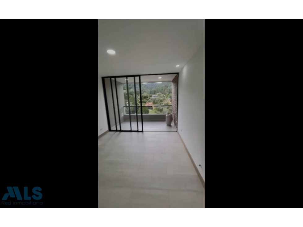Tu nuevo hogar te espera: moderno y listo para ti.(MLS#249608) - 1