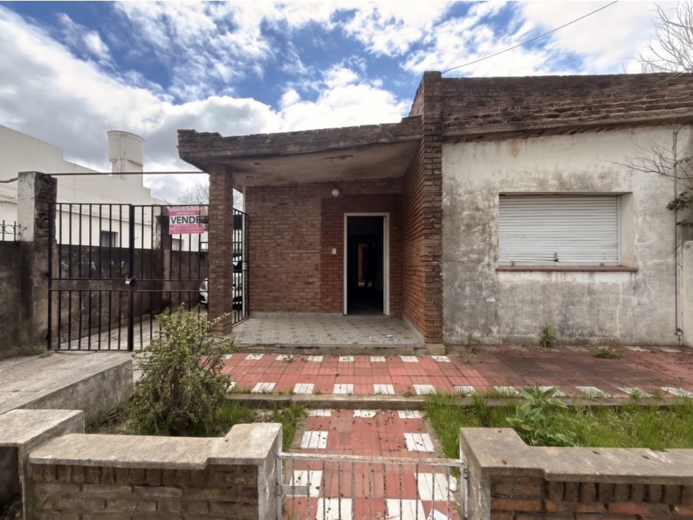 Tu proximo proyecto: Casa a reciclar sobre lote 300mts en zona centro - 1