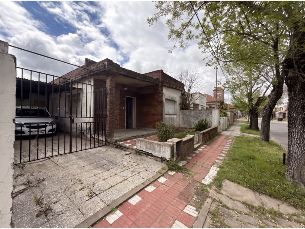 Tu proximo proyecto: Casa a reciclar sobre lote 300mts en zona centro - 2