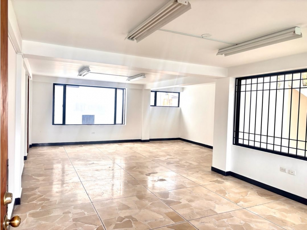Tumbaco, Oficina / local en renta 60m2