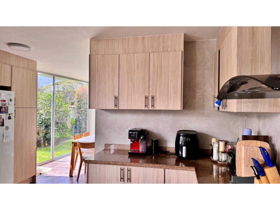 Compra Oportunidad casa con jardín, jacuzzi estudio en Tumbaco Quito - 3