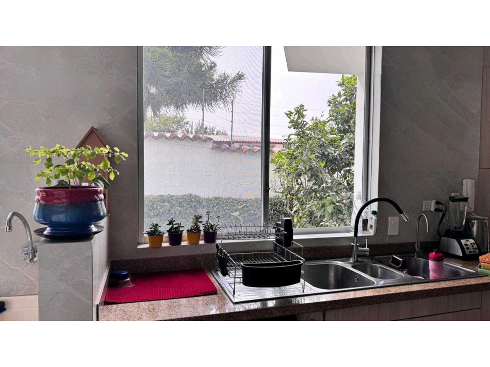 Compra Oportunidad casa con jardín, jacuzzi estudio en Tumbaco Quito - 6
