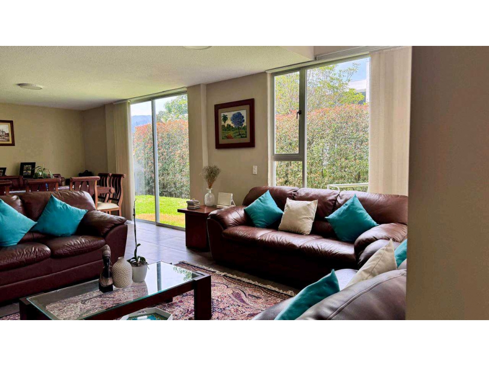 Compra Oportunidad casa con jardín, jacuzzi estudio en Tumbaco Quito - 2