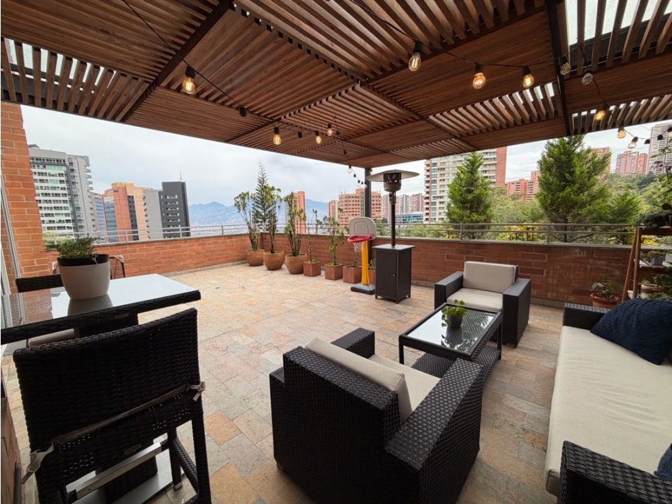 Un dúplex con terraza en La Loma Del Tesoro