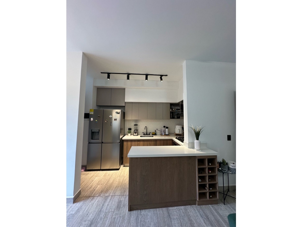Sabaneta Con acabados de alta calidad 81mts/Parq/2 cuartos útiles — foto 3