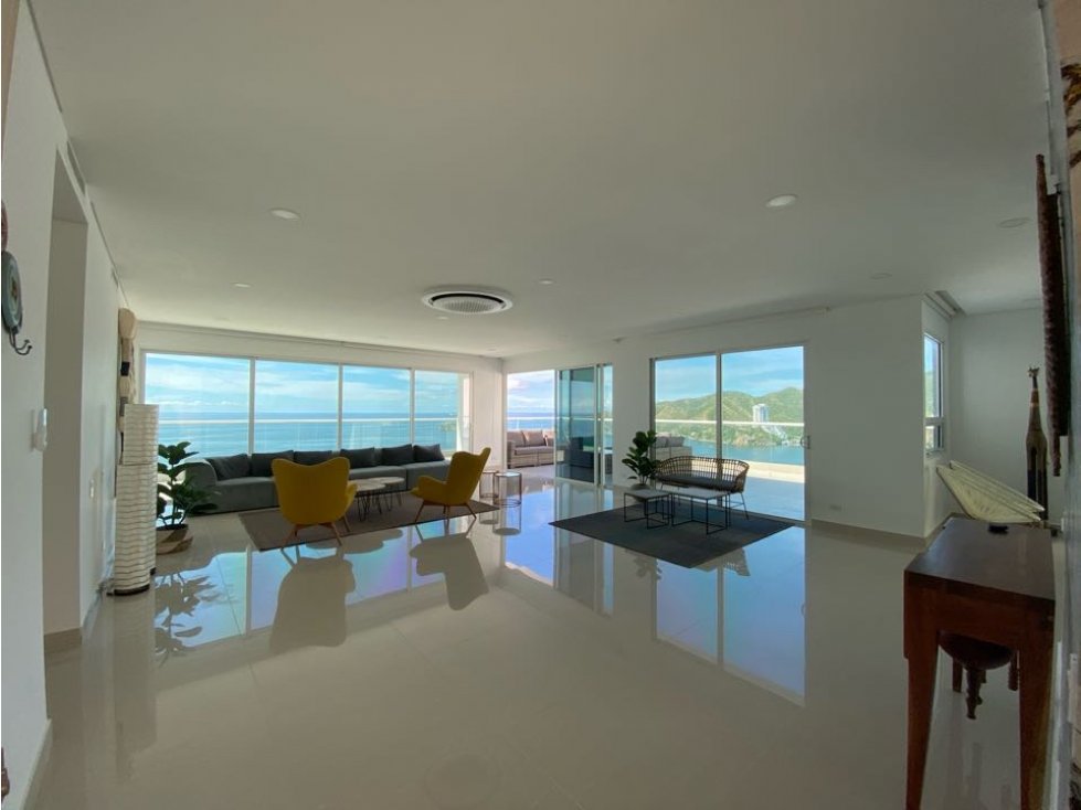 Una casa en el aire con vista al mar