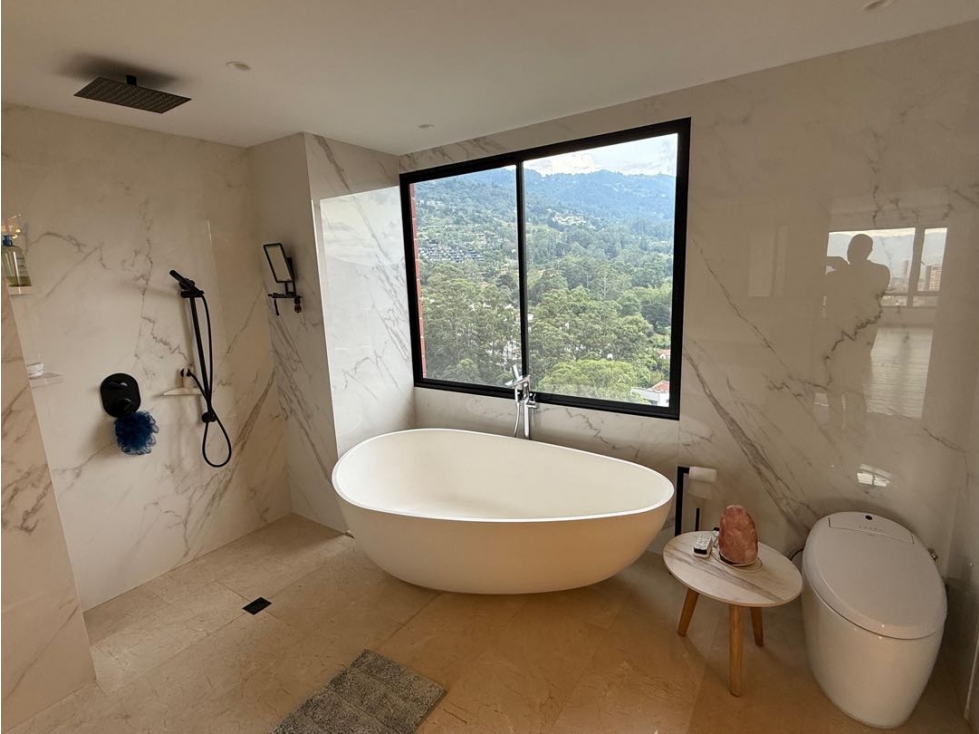 UNA JOYA DE APTO CON LA MEJOR VISTA A TODO MEDELLÍN !! — foto 5