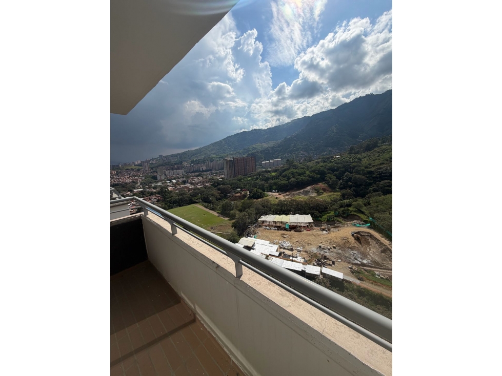 Urb Nogales/ San Gabriel. Bello — foto 5