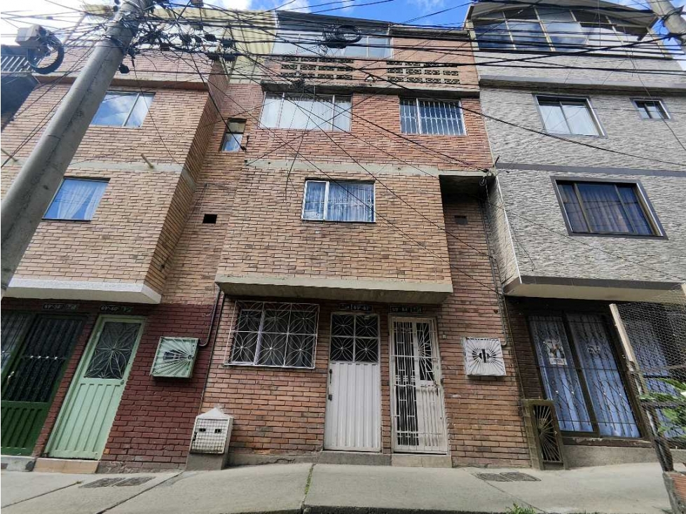 Usme La Aurora II. Se vende casa de primer piso en bifamiliar