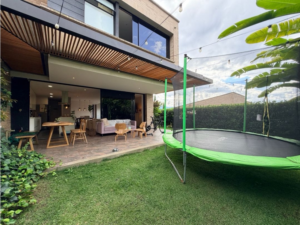 V E N T A | Casa Esquinera en sector La Calleja, Envigado — foto 3