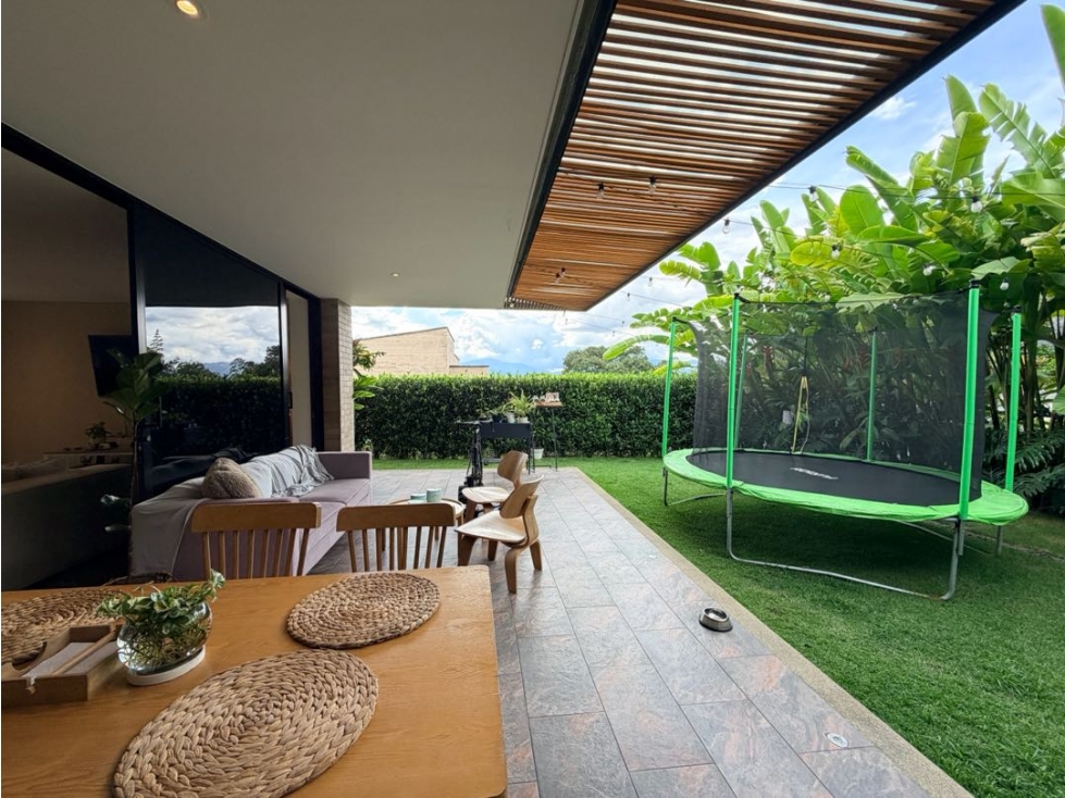 V E N T A | Casa Esquinera en sector La Calleja, Envigado — foto 4