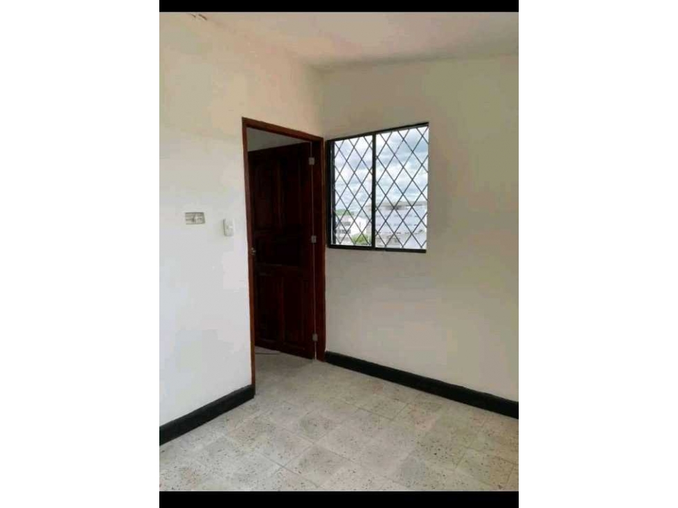VENDE APARTA ESTUDIO EN EL CENTRO PISO 5 SIN ASCENSOR — foto 3