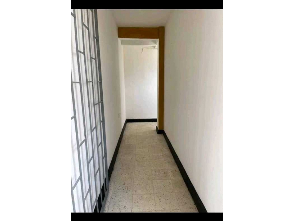 VENDE APARTA ESTUDIO EN EL CENTRO PISO 5 SIN ASCENSOR — foto 4