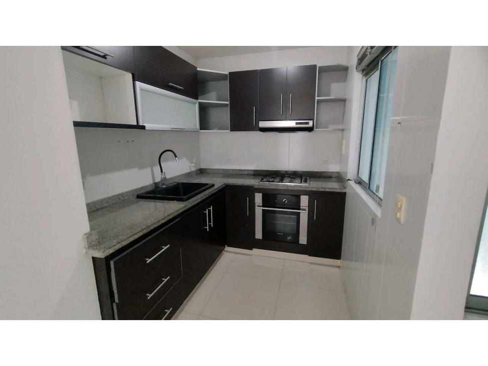 SE VENDE APTO EN EL BARRIO LA CASTELLANA — foto 2