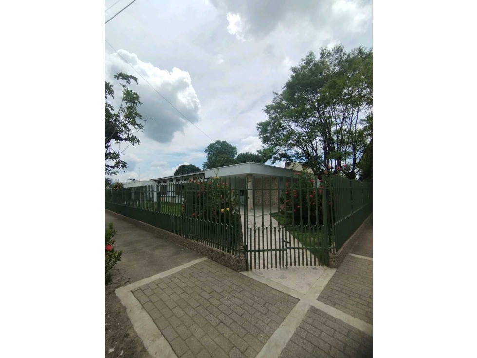 Vende Casa esquinera en el barrio pasatiempo ACABADOS RENOVADOS — foto 2
