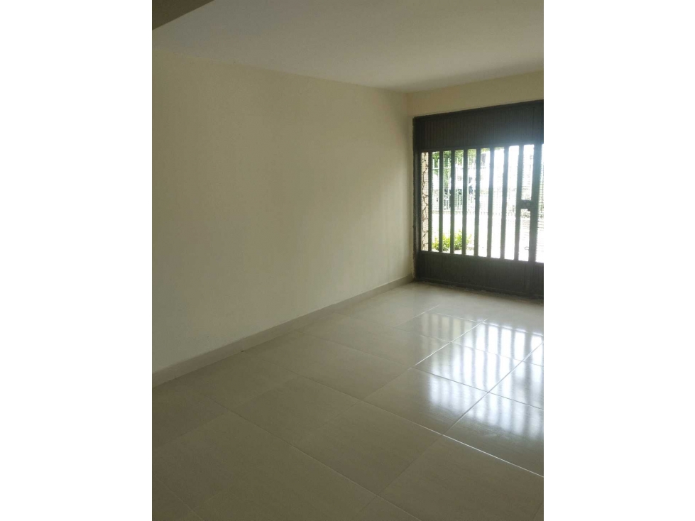 Vende Casa esquinera en el barrio pasatiempo ACABADOS RENOVADOS — foto 3