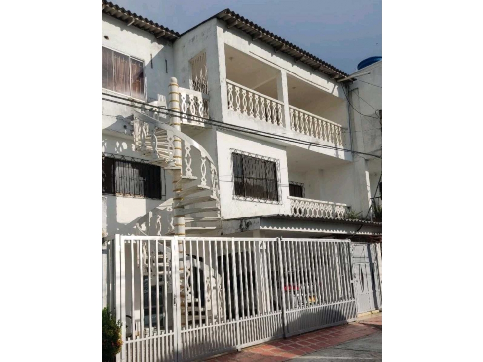 VENDE EDIFICIO DE 3 PISOS EN MONTELIBANO - 1