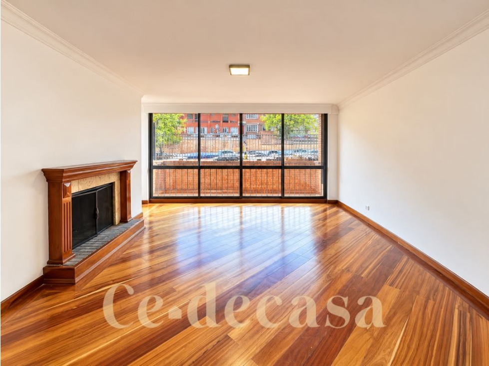 VENDEMOS AMPLIO APARTAMENTO EN ROSALES BAJO PARA REMODELAR — foto 2