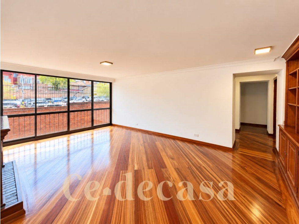 VENDEMOS AMPLIO APARTAMENTO EN ROSALES BAJO PARA REMODELAR — foto 3
