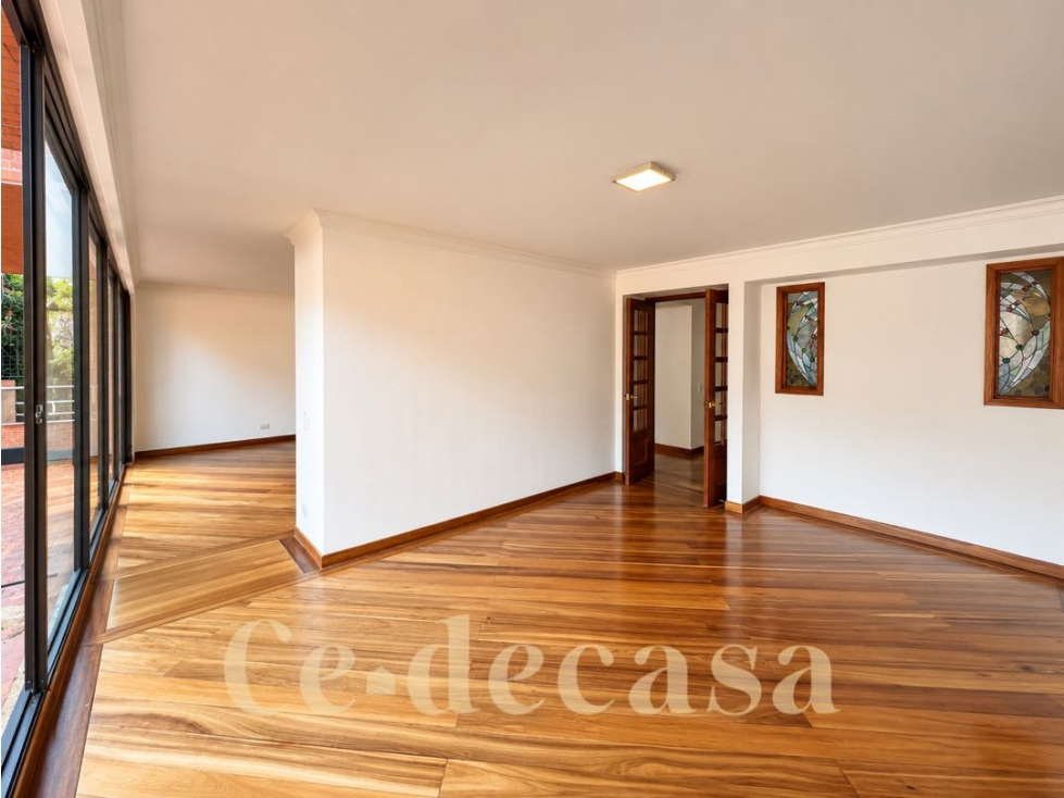 VENDEMOS AMPLIO APARTAMENTO EN ROSALES BAJO PARA REMODELAR — foto 4