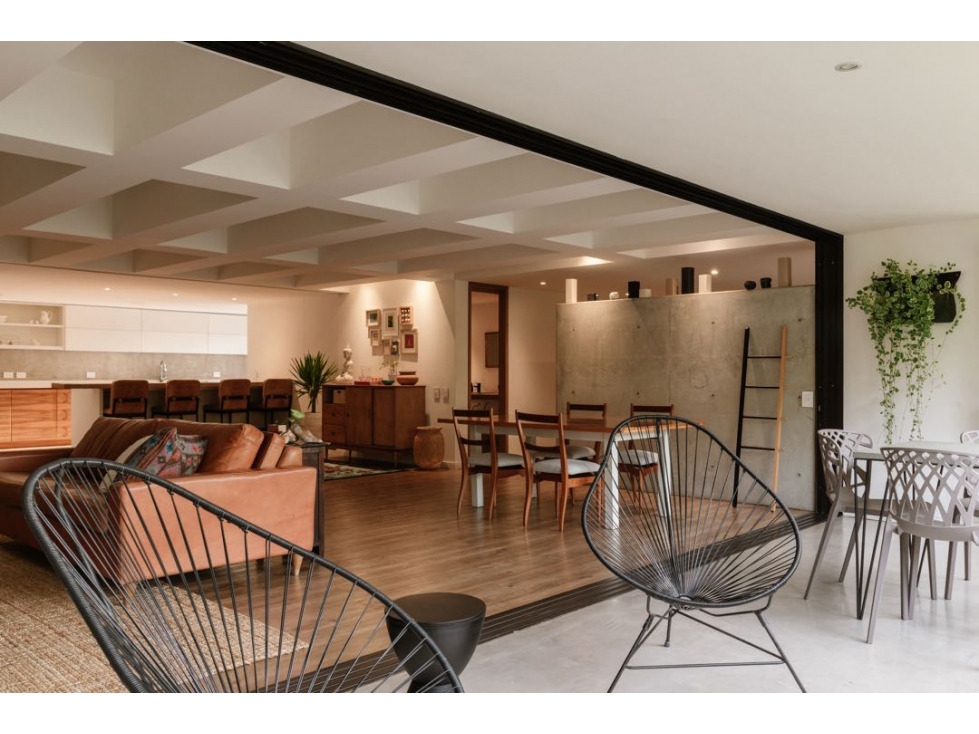 VENDEMOS APARTAMENTO AMPLIO REMODELADO SECTOR ALTOS DEL POBLADO