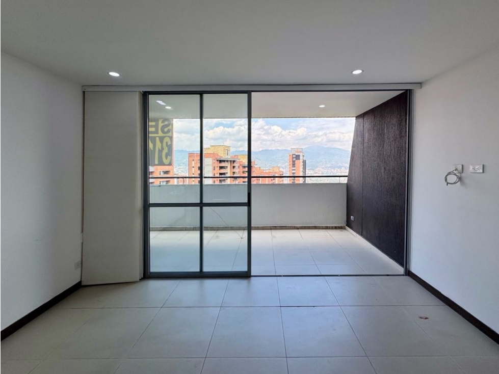 VENDEMOS APARTAMENTO CERCA AL CENTRO COMERCIAL EL TESORO — foto 2