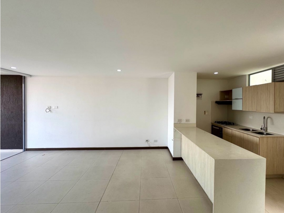 VENDEMOS APARTAMENTO CERCA AL CENTRO COMERCIAL EL TESORO — foto 3