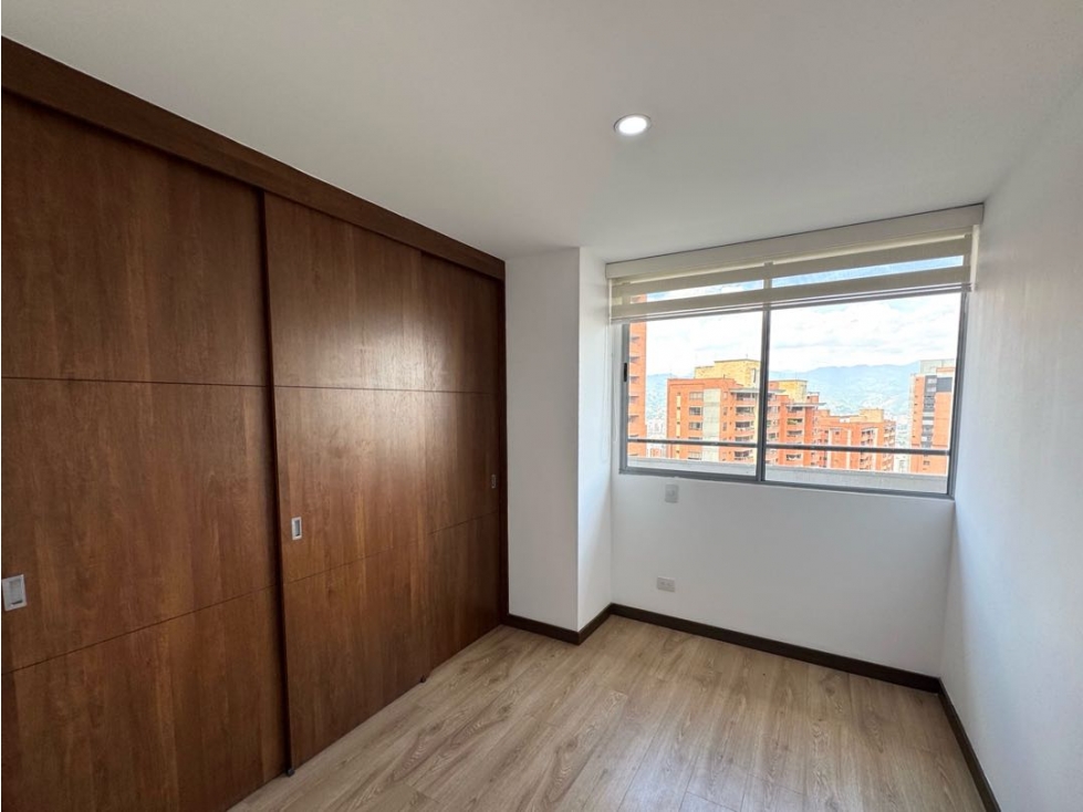 VENDEMOS APARTAMENTO CERCA AL CENTRO COMERCIAL EL TESORO — foto 5